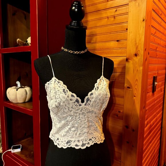 EXPRESS LACE CROP TOP - Picture 1 of 4